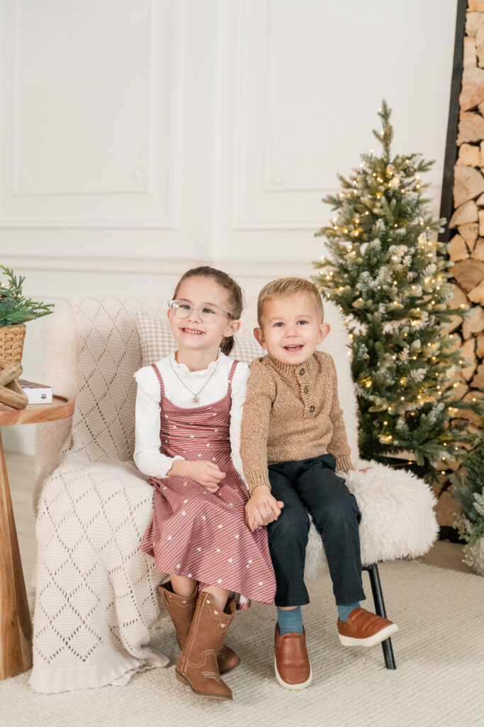 Winnipeg indoor photo locations | kids sitting together during photoshoot
