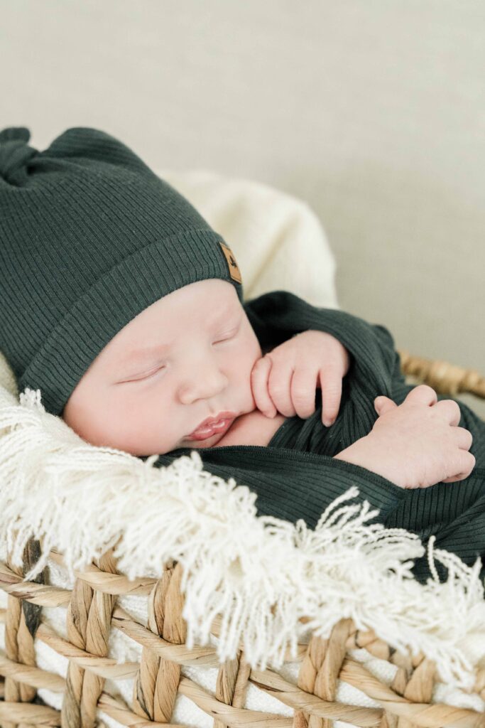 Winnipeg newborn photographer | baby sleeping 