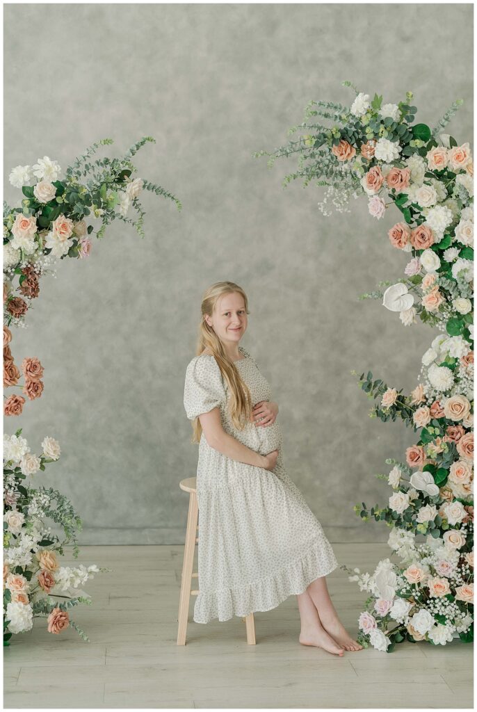 Winnipeg indoor maternity photos | Anna Froese Photography